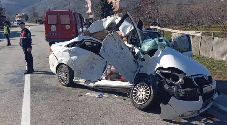 tireboluda-trafik-kazasi-4-olu-UlX2frvx.jpg