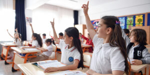 ogretmen ve veliler okul kiyafeti uygulamasini destekliyor B4XJRchc.jpg